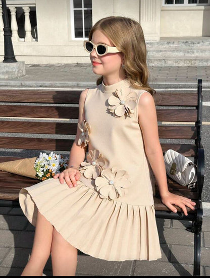 Vestido elegante largo con vuelo tableado crema